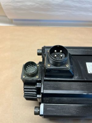 Yaskawa SGMG-55A2AB AC Servo Motor 32.8A 5.5KW 1500RPM 200V NEW